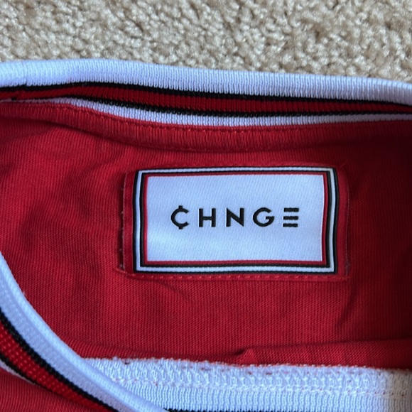 Chnge Red Short Sleeve Cropped Top   Size Medium - Picture 2 of 8